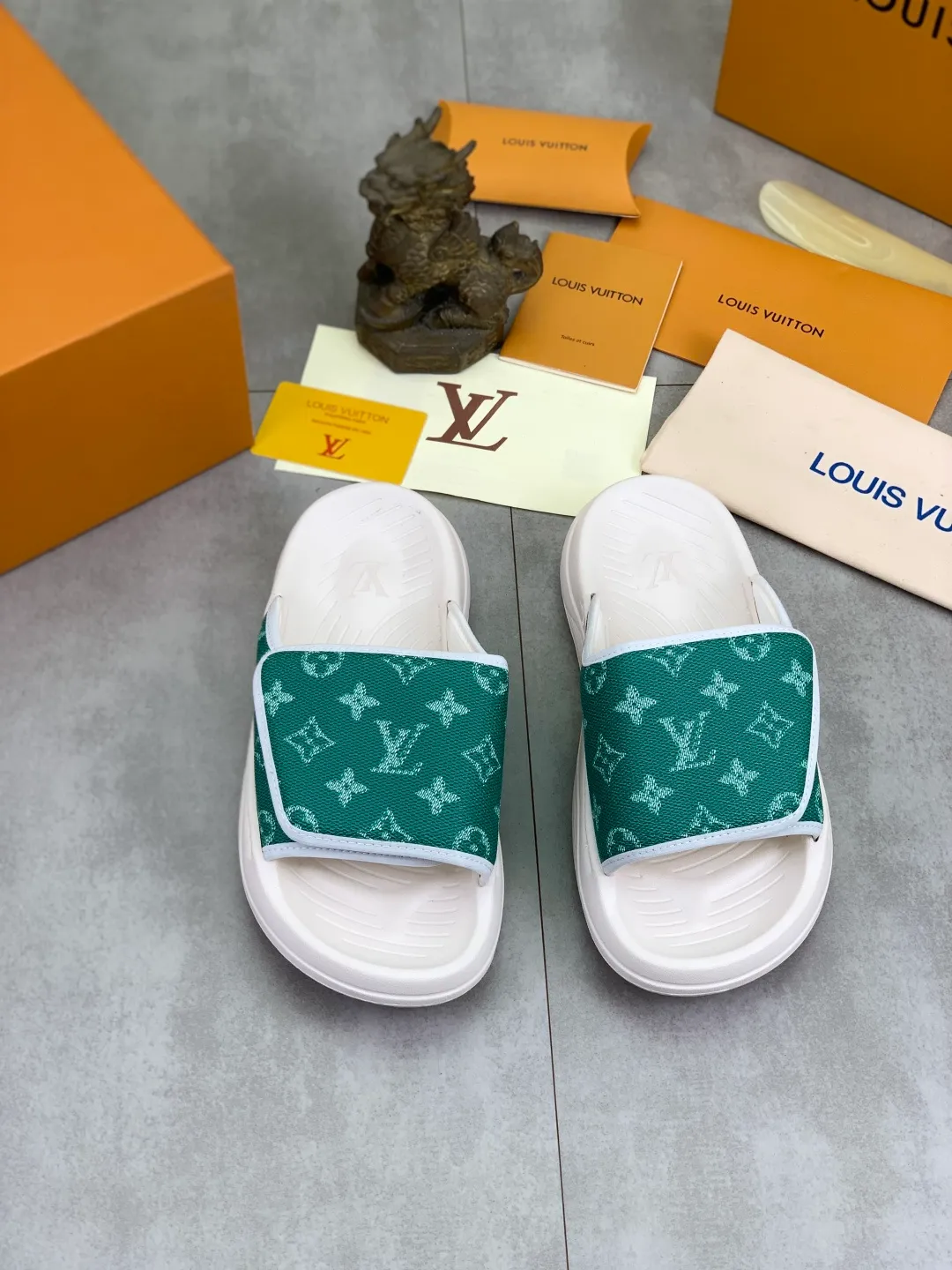 Men's shoes 💰P320💰【New style】🆘 Original quality 【LOUIS VUITTON】The popular Louis Vuitton LV men's slippers on the official website are on sale simultaneously! Original fabric imported from Italy. Original bottom provided by the original factory. Number of yards: 38-44 (customized to 45). Multiple colors to choose from. Fully packaged drawer box.